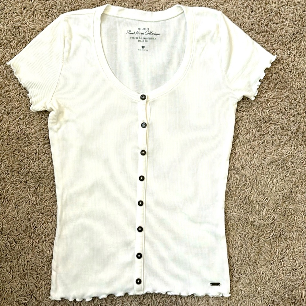 Hollister Must Have Collection button up ribbed top